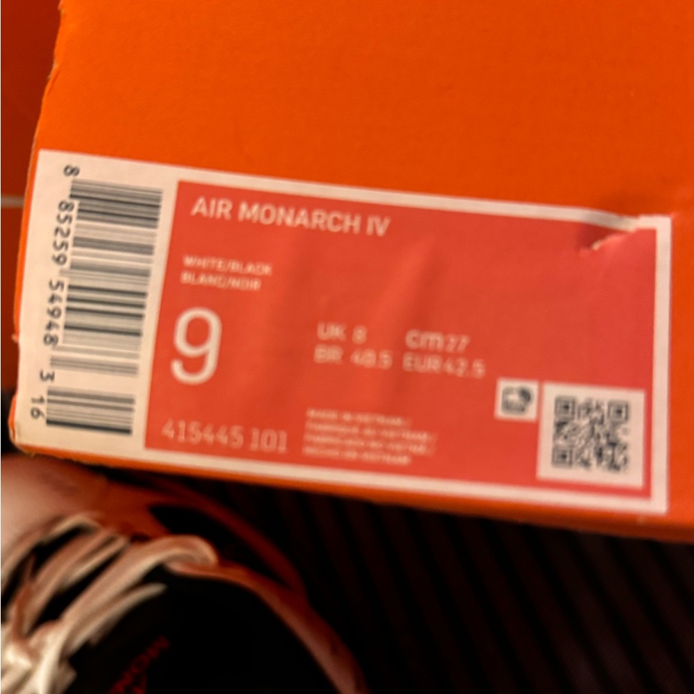 NIB Nike Air Monarch IV men's size 9. Never worn.